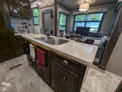2018 Keystone Redwood 3991RD, $ 49,900