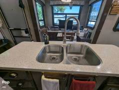 2018 Keystone Redwood 3991RD, $ 49,900