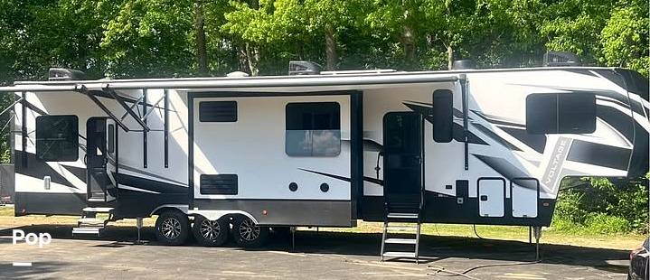 2021 Dutchmen Voltage 4195, $ 69,500