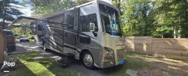 2018 Winnebago Sunstar LX 35F, $ 77,000