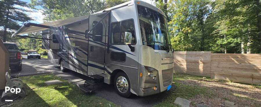 2018 Winnebago Sunstar LX 35F, $ 77,000