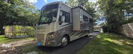 2018 Winnebago Sunstar LX 35F, $ 77,000