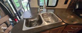 2018 Winnebago Sunstar LX 35F, $ 77,000