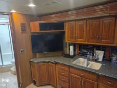 2015 Fleetwood Discovery 40G, $ 100,000