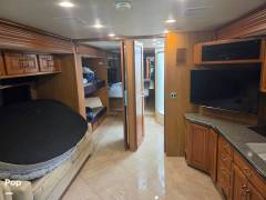 2015 Fleetwood Discovery 40G, $ 100,000