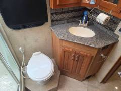 2015 Fleetwood Discovery 40G, $ 100,000