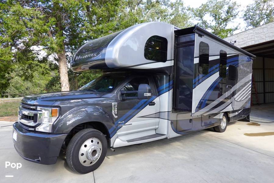 2021 Thor Motor Coach Magnitude XG32, $ 152,000
