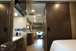 2021 Thor Motor Coach Magnitude XG32, $ 152,000