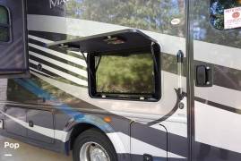 2021 Thor Motor Coach Magnitude XG32, $ 152,000