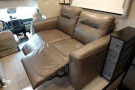 2021 Thor Motor Coach Magnitude XG32, $ 152,000