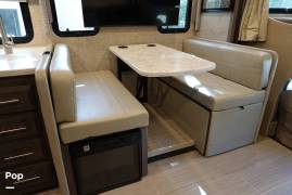 2021 Thor Motor Coach Magnitude XG32, $ 152,000