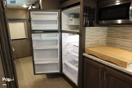 2021 Thor Motor Coach Magnitude XG32, $ 152,000
