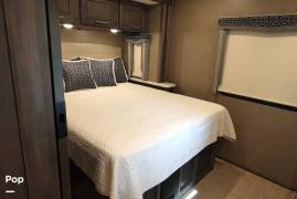 2021 Thor Motor Coach Magnitude XG32, $ 152,000