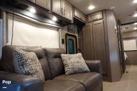 2021 Thor Motor Coach Magnitude XG32, $ 152,000
