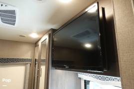 2021 Thor Motor Coach Magnitude XG32, $ 152,000