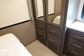 2021 Thor Motor Coach Magnitude XG32, $ 152,000