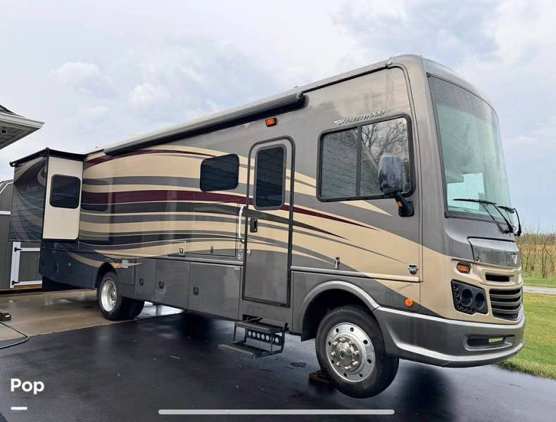 2017 Fleetwood Bounder 33C, $ 72,300