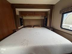 2017 Fleetwood Bounder 33C, $ 72,300