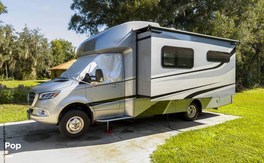 2022 Tiffin Wayfarer 25RW, $ 112,000