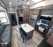 2022 KZ Venom 3313TK, $ 77,800