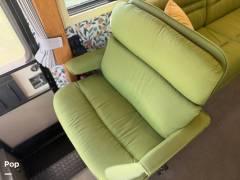 1996 Country Coach Intrigue 40 Wisteria, $ 88,900
