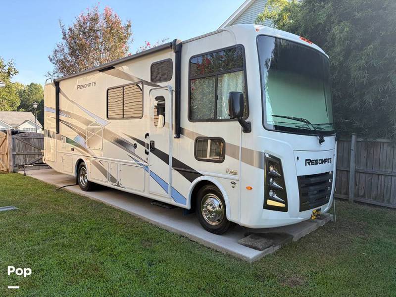 2023 Thor Industries Resonate 29D, $ 106,000
