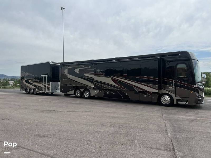 2018 Fleetwood Discovery LXE 44H, $ 245,000