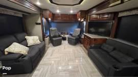 2018 Fleetwood Discovery LXE 44H, $ 245,000