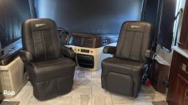 2018 Fleetwood Discovery LXE 44H, $ 245,000