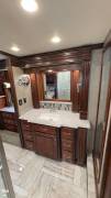 2018 Fleetwood Discovery LXE 44H, $ 245,000