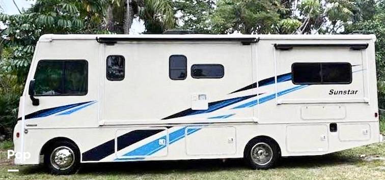 2019 Winnebago Sunstar 27PE, $ 63,000