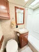2019 Winnebago Sunstar 27PE, $ 63,000