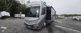 2022 Fleetwood Discovery LXE 44B, $ 299,900