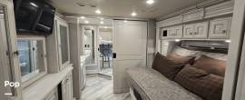 2022 Fleetwood Discovery LXE 44B, $ 299,900