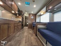 2019 Winnebago Outlook 31N, $ 49,500