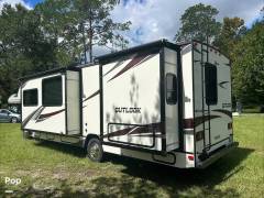 2019 Winnebago Outlook 31N, $ 49,500