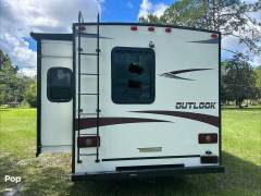 2019 Winnebago Outlook 31N, $ 49,500