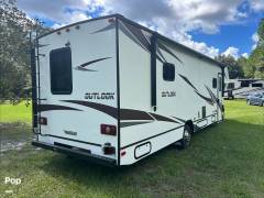 2019 Winnebago Outlook 31N, $ 49,500
