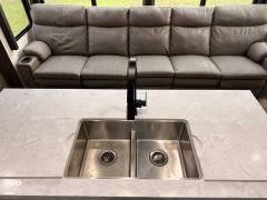 2022 Grand Design Momentum 399TH-R, $ 79,200