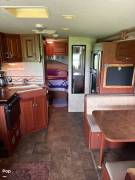 2013 Winnebago Vista 26HE, $ 37,800