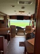 2013 Winnebago Vista 26HE, $ 37,800