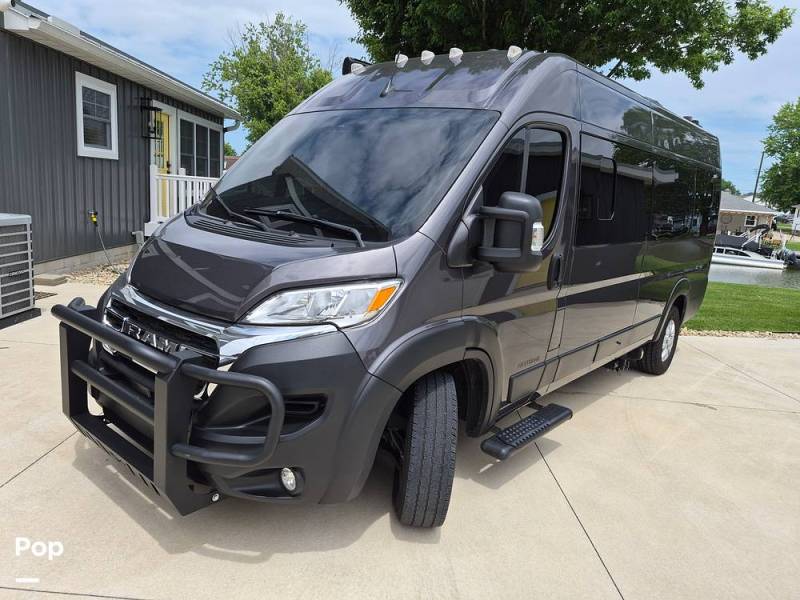 2024 Airstream Rangeline, $ 93,500