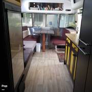 2009 Airstream International 23D Signature, $ 26,000