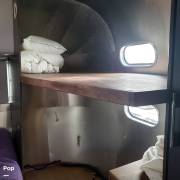 2009 Airstream International 23D Signature, $ 26,000