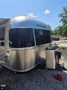 2025 Airstream Classic 30RB, $ 151,200