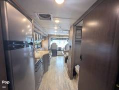 2018 Thor Motor Coach Hurricane 29M, $ 59,900
