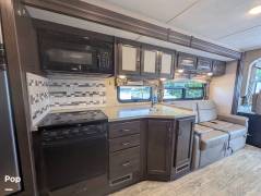 2018 Thor Motor Coach Hurricane 29M, $ 59,900