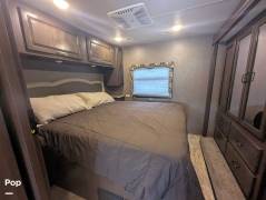 2018 Thor Motor Coach Hurricane 29M, $ 59,900