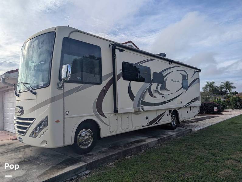 2018 Thor Motor Coach Hurricane 29M, $ 59,900