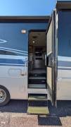 2022 Winnebago Adventurer 30T, $ 99,900